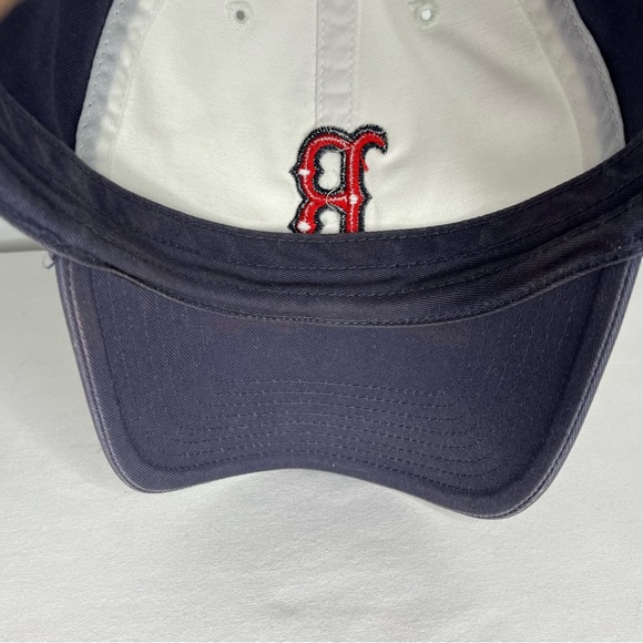 Blue & White Boston Red Sox Fitted Hat with Embroidered B on the front. Size M - Picture 8 of 10